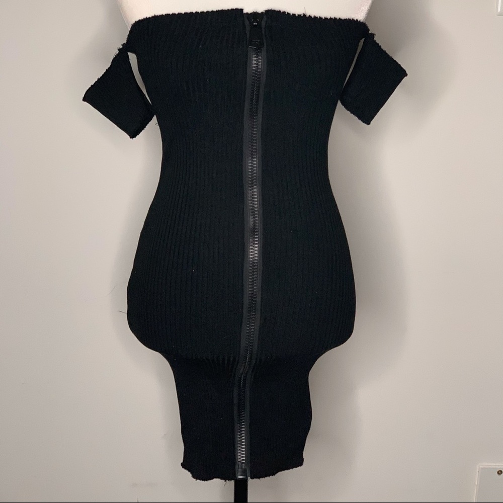 Little black dress with zipper